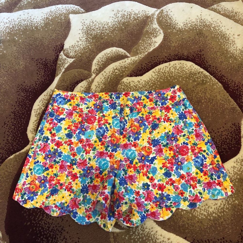 Scalloped ham shorts
